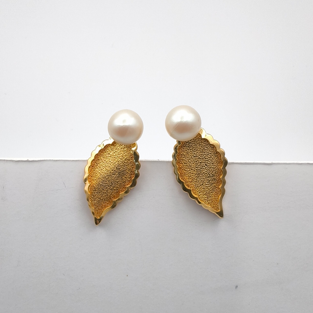 Vintage Celebrity NY Gold-Tone Textured Leaf & Faux Pearl Clip-On Earrings